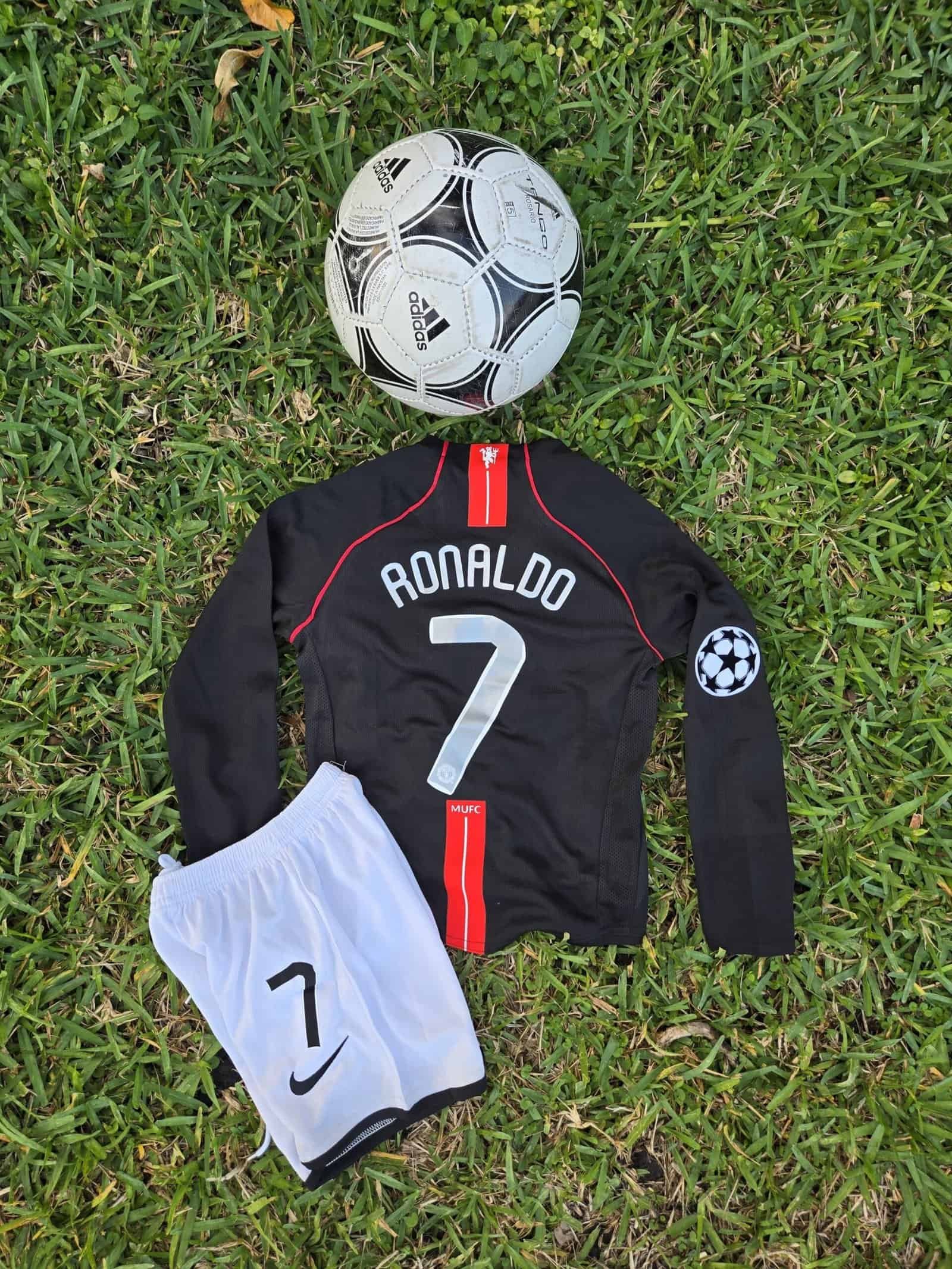 Kids Manchester United Away Retro 07/08 Long Sleeves - Image 2