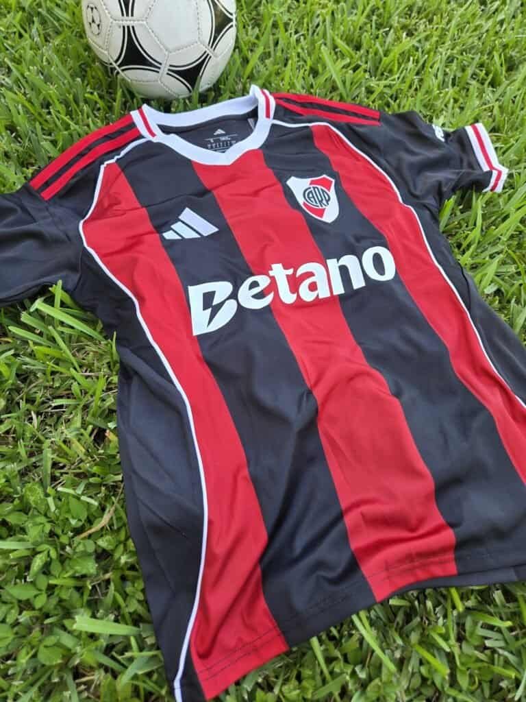 River Plate Away Fan Version 25/26