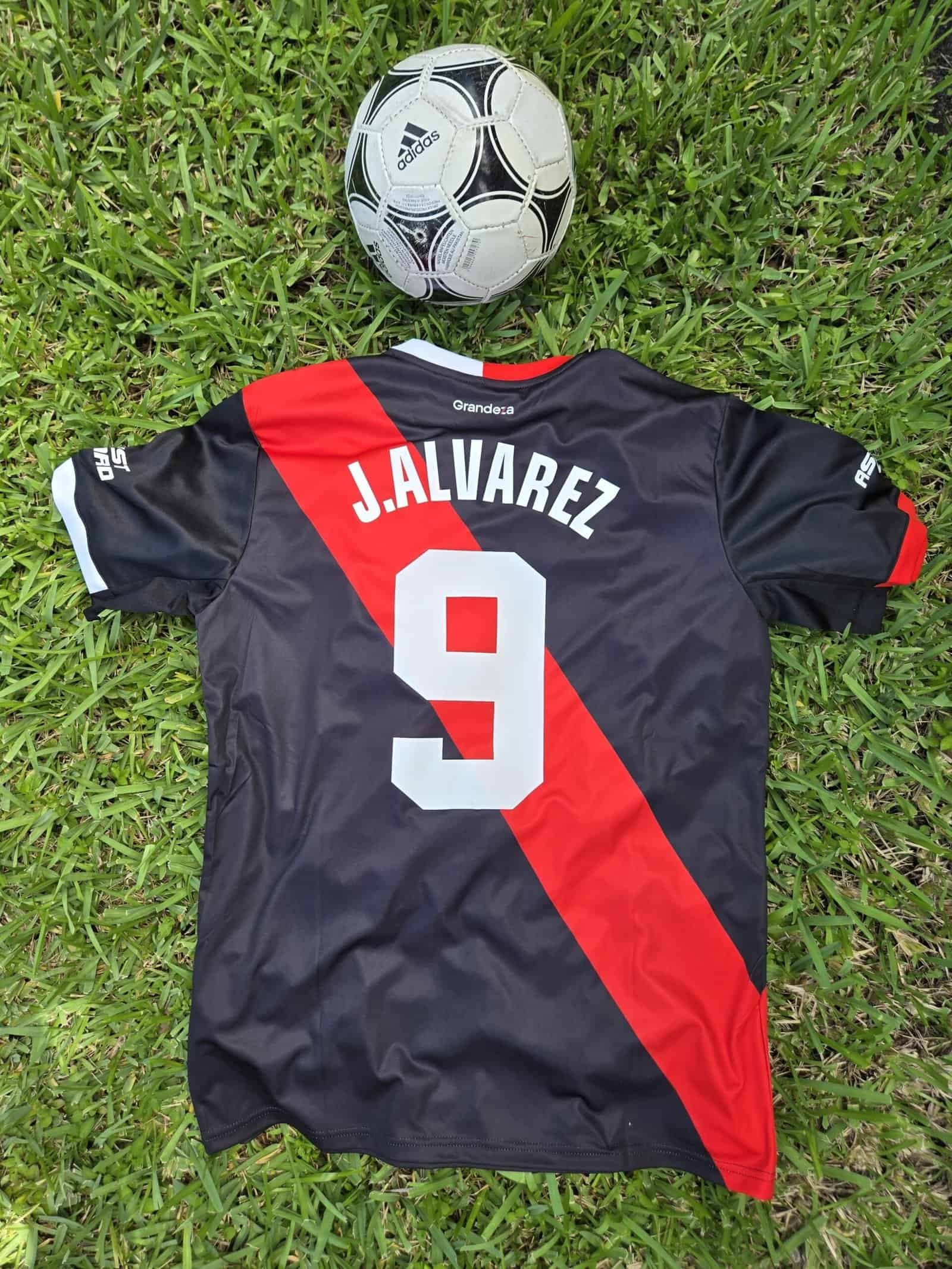 River Plate 3er Kit  24/25 - Image 4