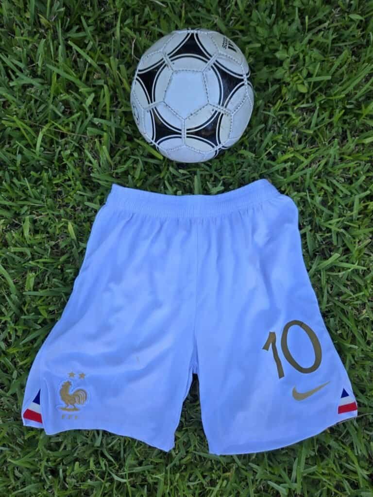 France Short 22'