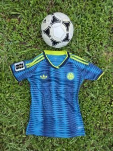 Colombia Woman Away 26'