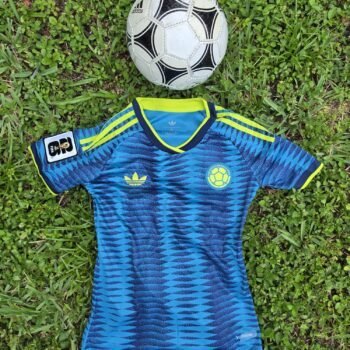 Colombia Woman Away 26'