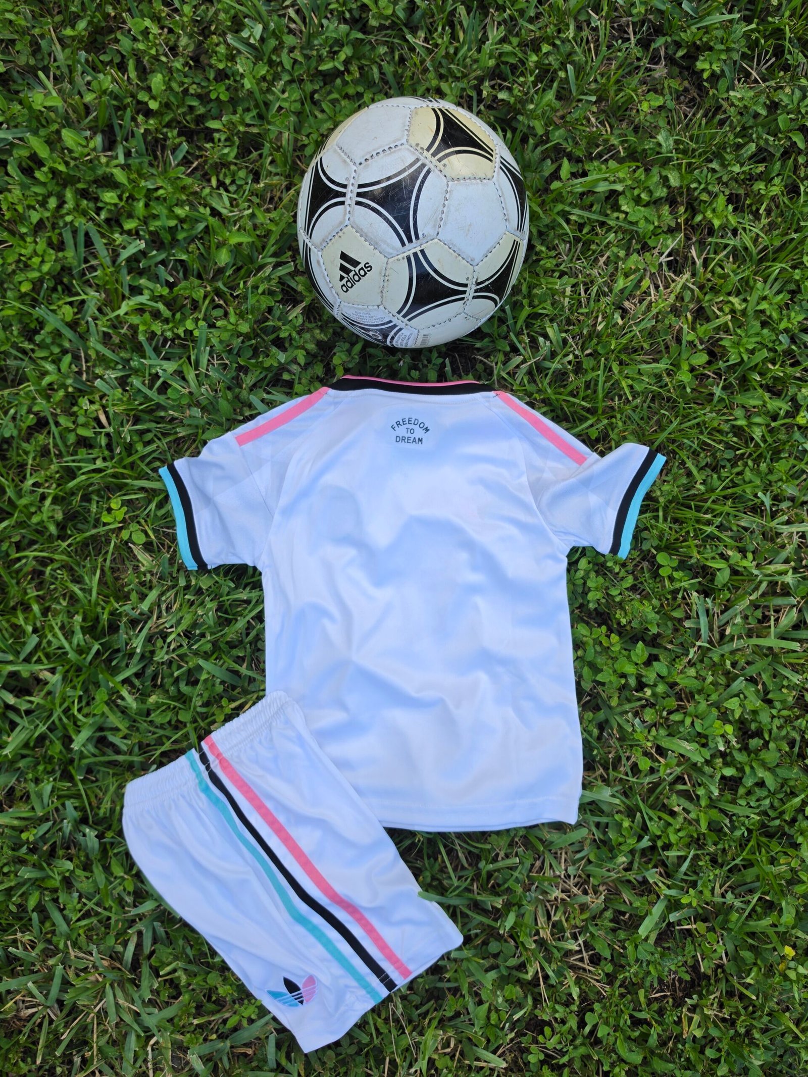 Kids Inter Miami 3rd Kit 26/27 - Image 4