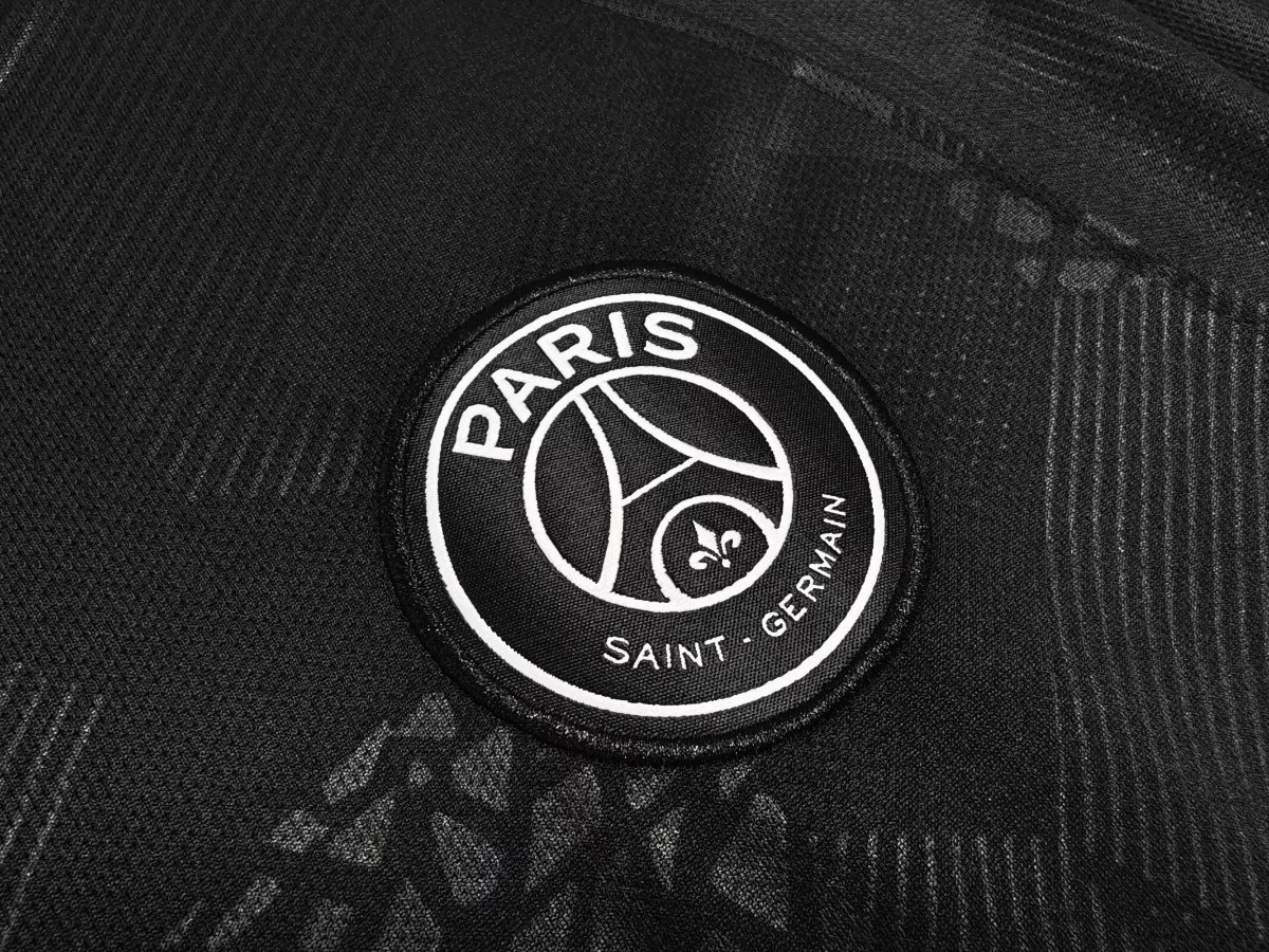 Retro 17/18 PSG/Paris Saint-Germain Black with Geometric Camo Pattern Third Long Sleeve Jersey