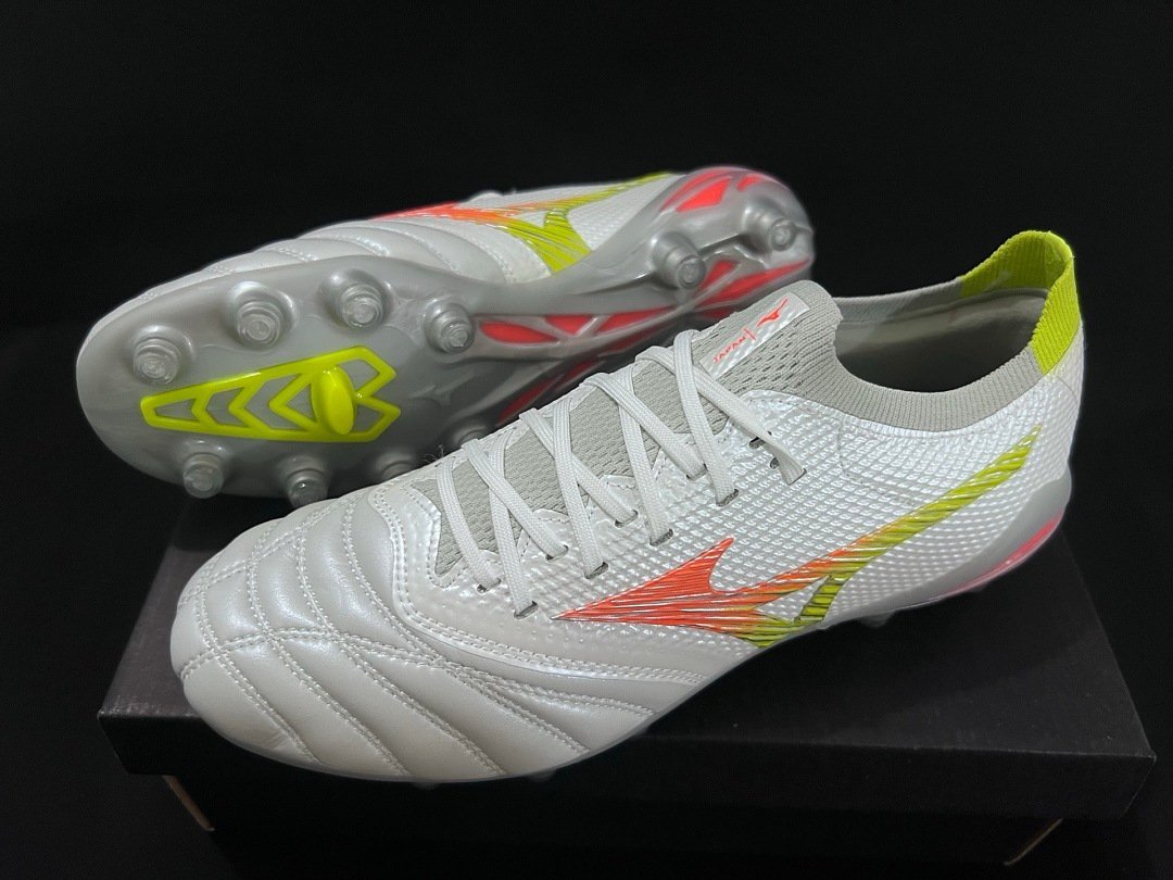 Mizuno Morelia Neo IV IN Soccer Cleats - Image 3