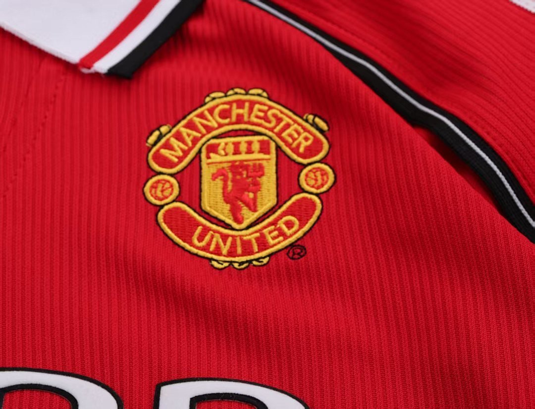 Manchester United 1998/99 Kids Home Long Sleeve Kit - Image 4