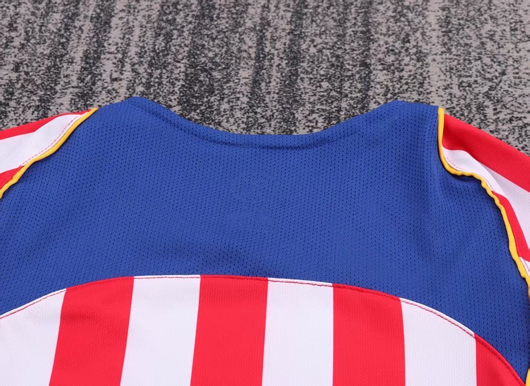 Atlético de Madrid 2004/05 Kids Home Long Sleeve Kit - Image 5