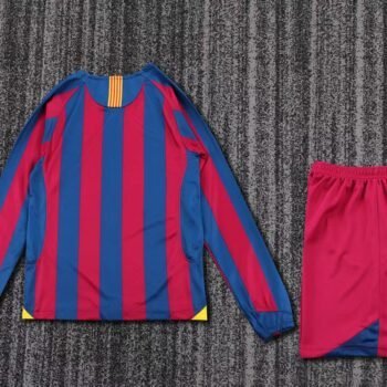 Barcelona 2005/06 Kids Home Long Sleeve Kit - Image 3