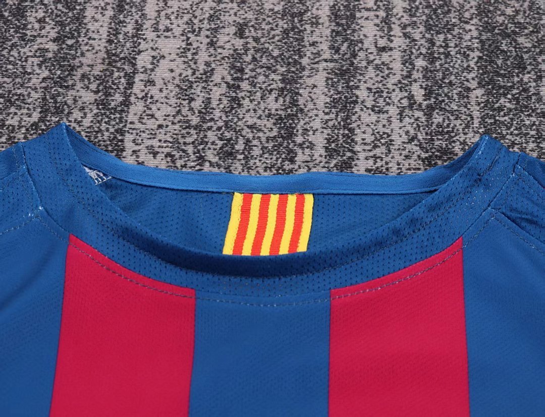 Barcelona 2005/06 Kids Home Long Sleeve Kit - Image 4