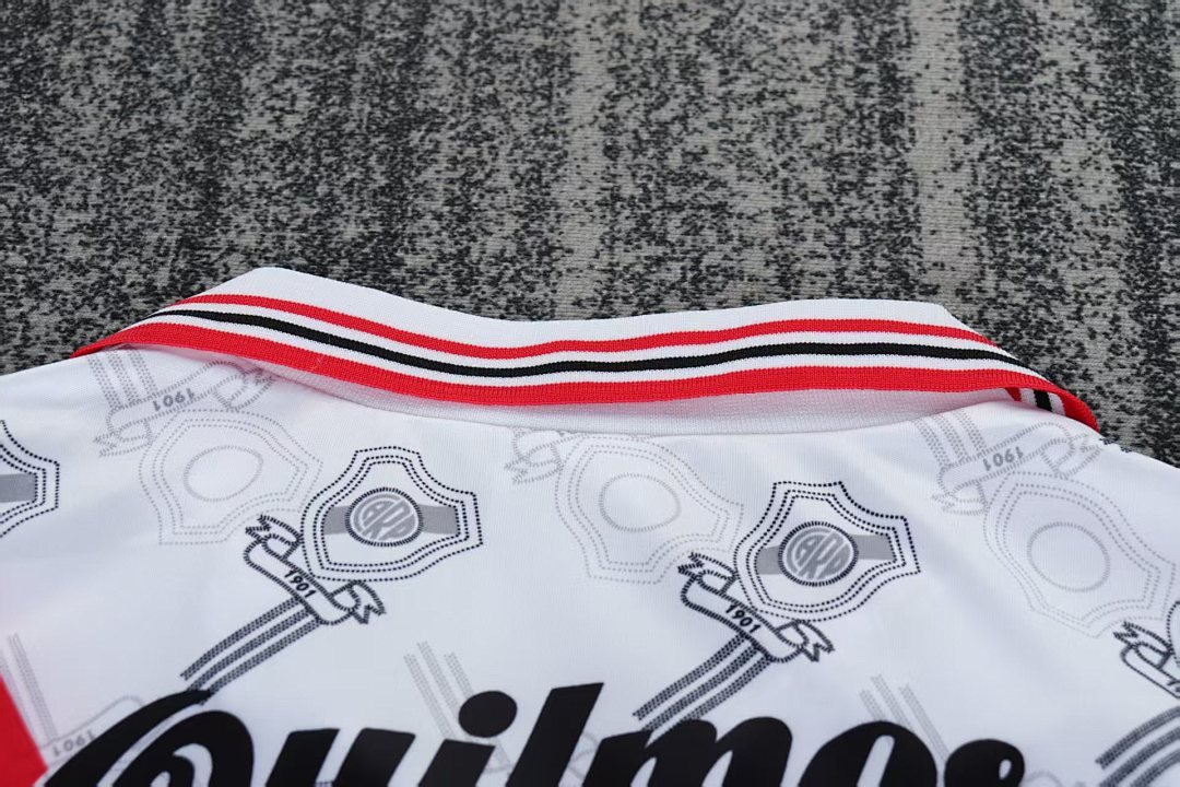River Plate 1996/97 Kids Home Kit - Image 5