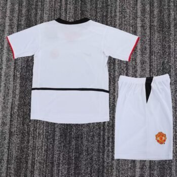 Manchester United 2002/03 Kids Away Kit - Image 3