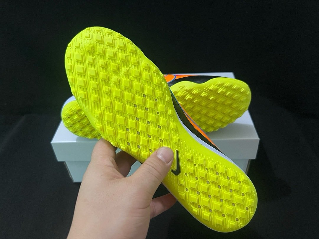 Nike Mercurial Vapor Elite Cleats - Image 2