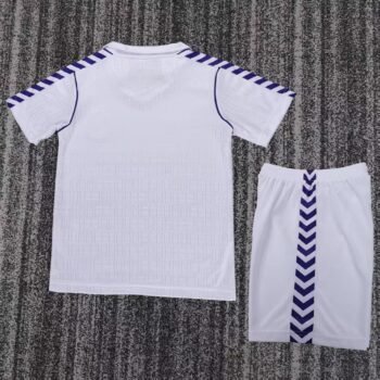 Real Madrid 1988/90 Kids Home Kit - Image 3
