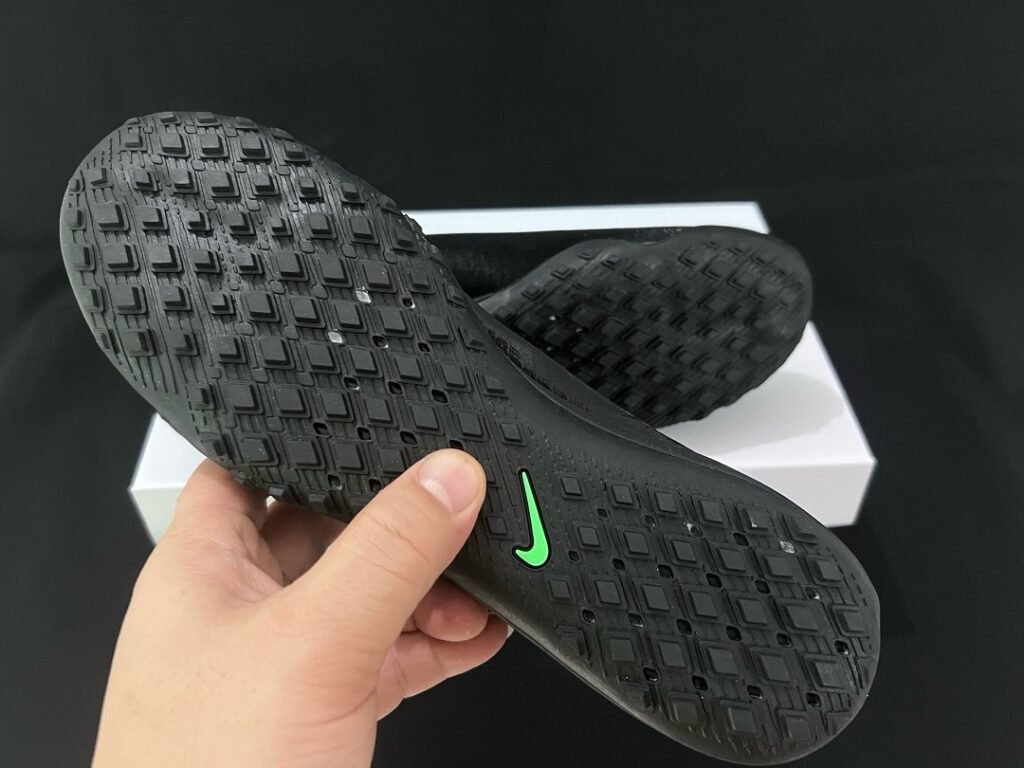 Nike Mercurial Vapor Elite Cleats