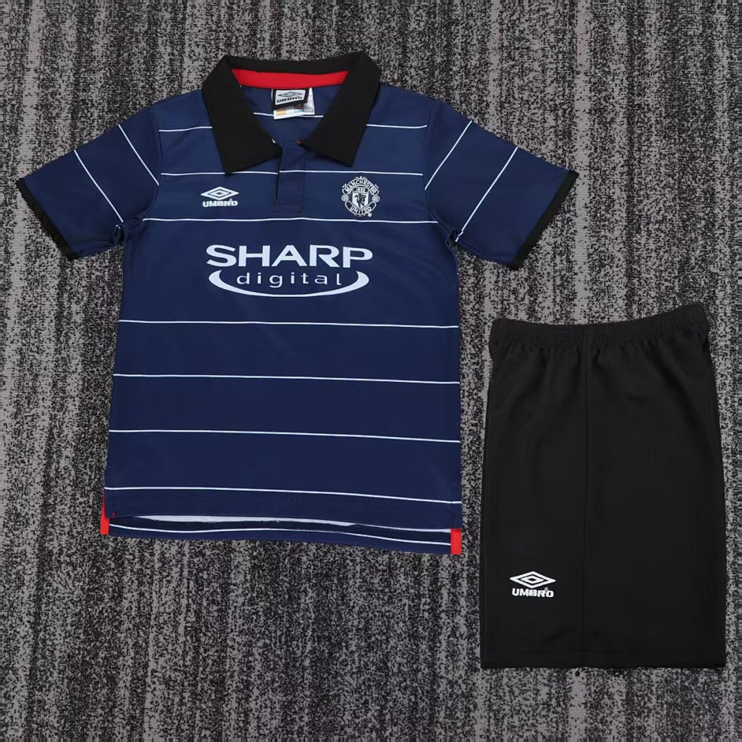 Manchester United 1999/00 Kids Away Kit - Image 1