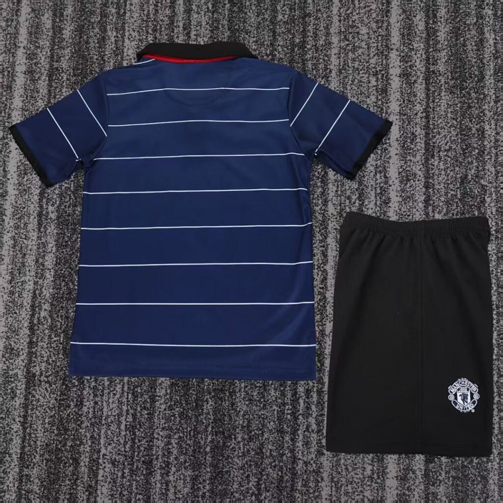 Manchester United 1999/00 Kids Away Kit