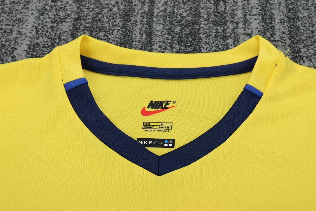Arsenal 2000/01 Kids Away Kit - Image 4