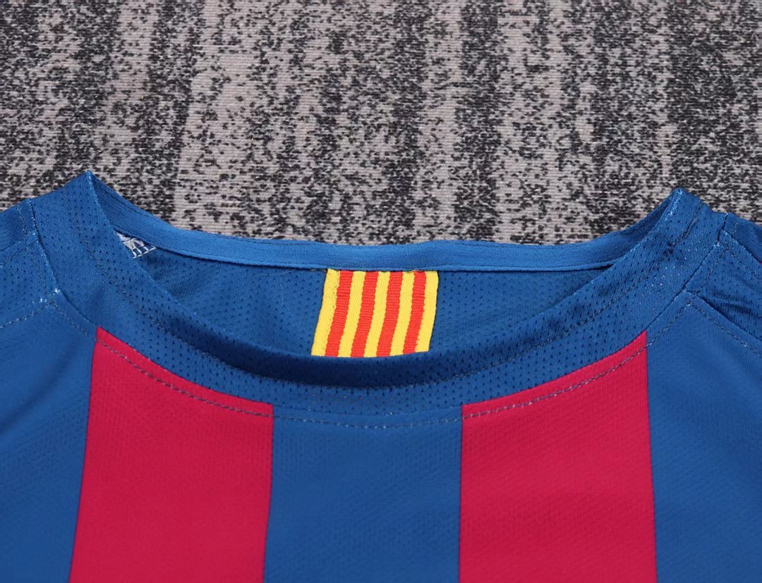 Barcelona 2005/06 Kids Home Long Sleeve Kit - Image 3