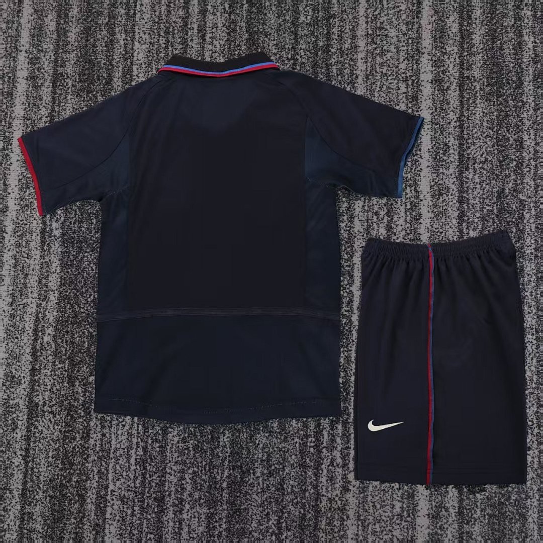 Barcelona 2002/03 Kids Third Kit - Image 2