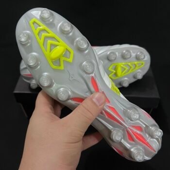 Mizuno Morelia Neo IV IN Soccer Cleats - Image 1